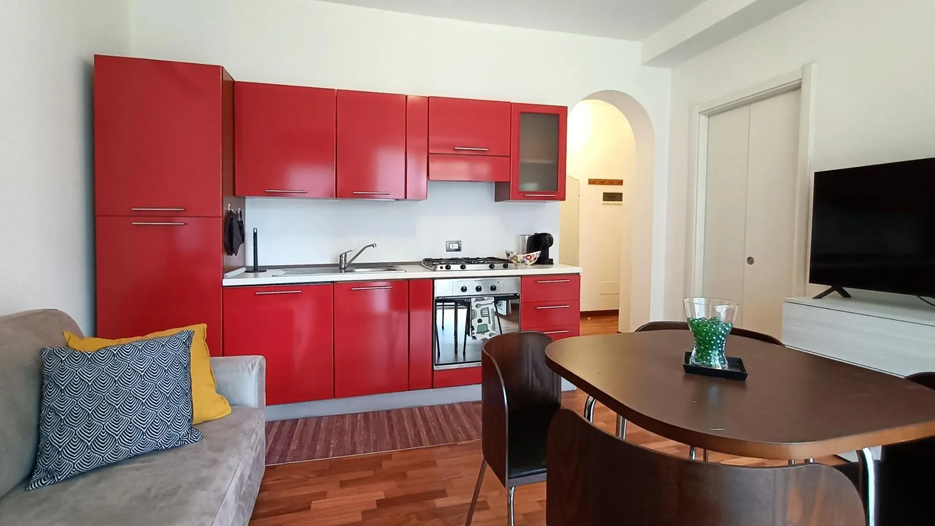 Sahi - Via Dei Ciclamini Mm1 Primaticcio, Stadio San Siro, Ospedale San Carlo Milan