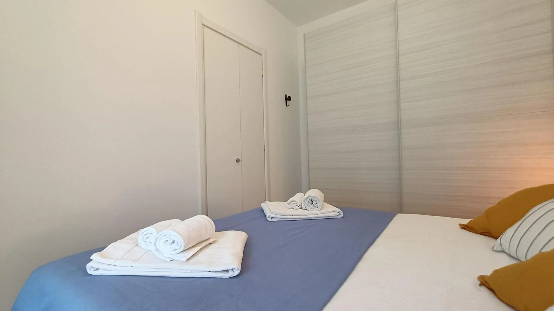 Apartment Sahi - Via Dei Ciclamini Mm1 Primaticcio, Stadio San Siro, Ospedale San Carlo Milan Italy