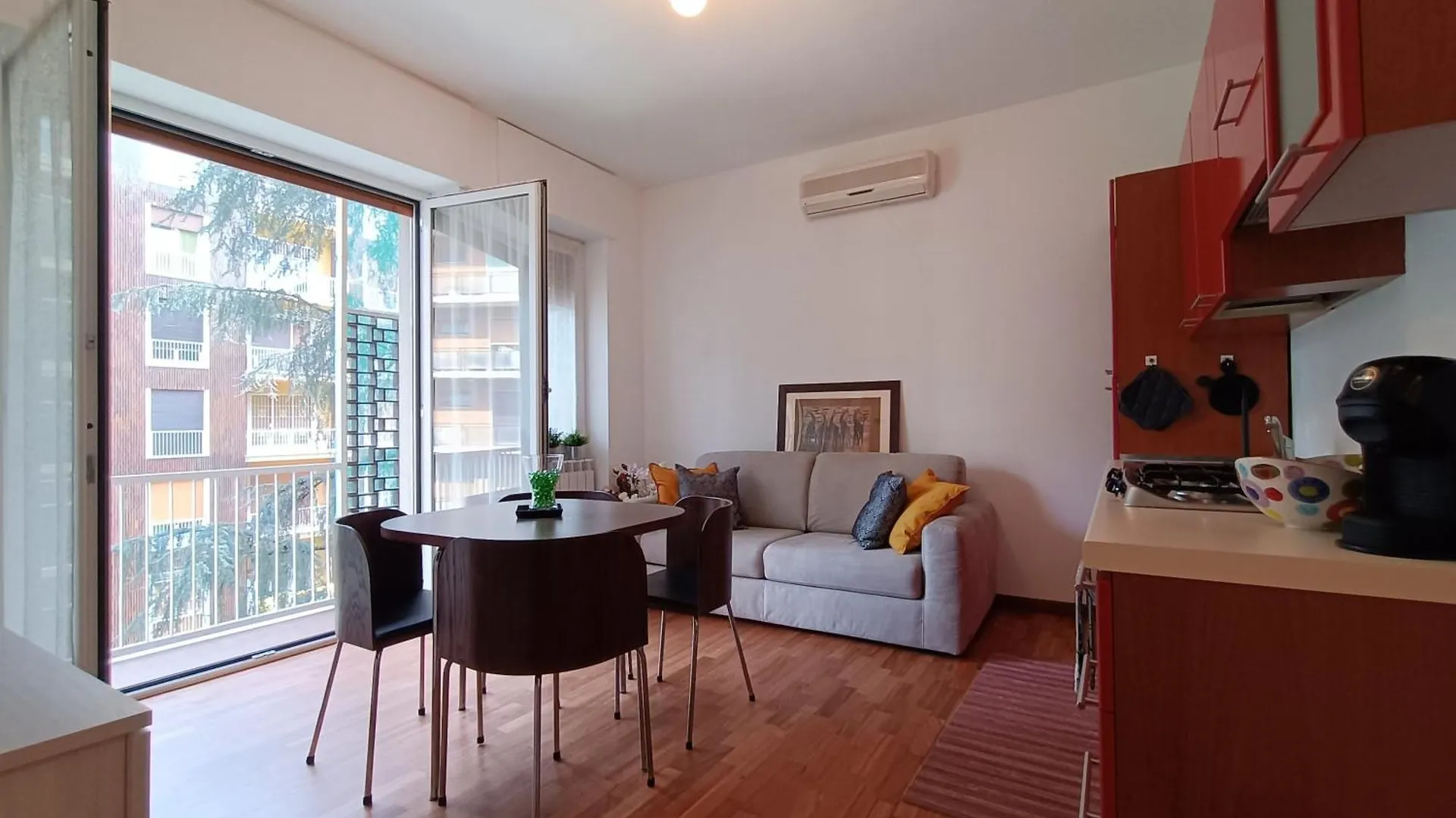 Apartment Sahi - Via Dei Ciclamini Mm1 Primaticcio, Stadio San Siro, Ospedale San Carlo Milan Italy