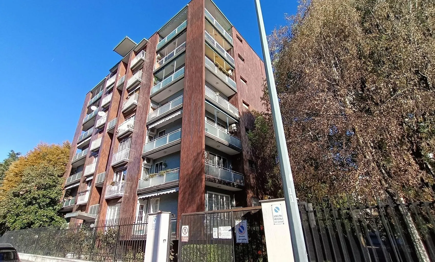 Sahi - Via Dei Ciclamini Mm1 Primaticcio, Stadio San Siro, Ospedale San Carlo Milán 0*,