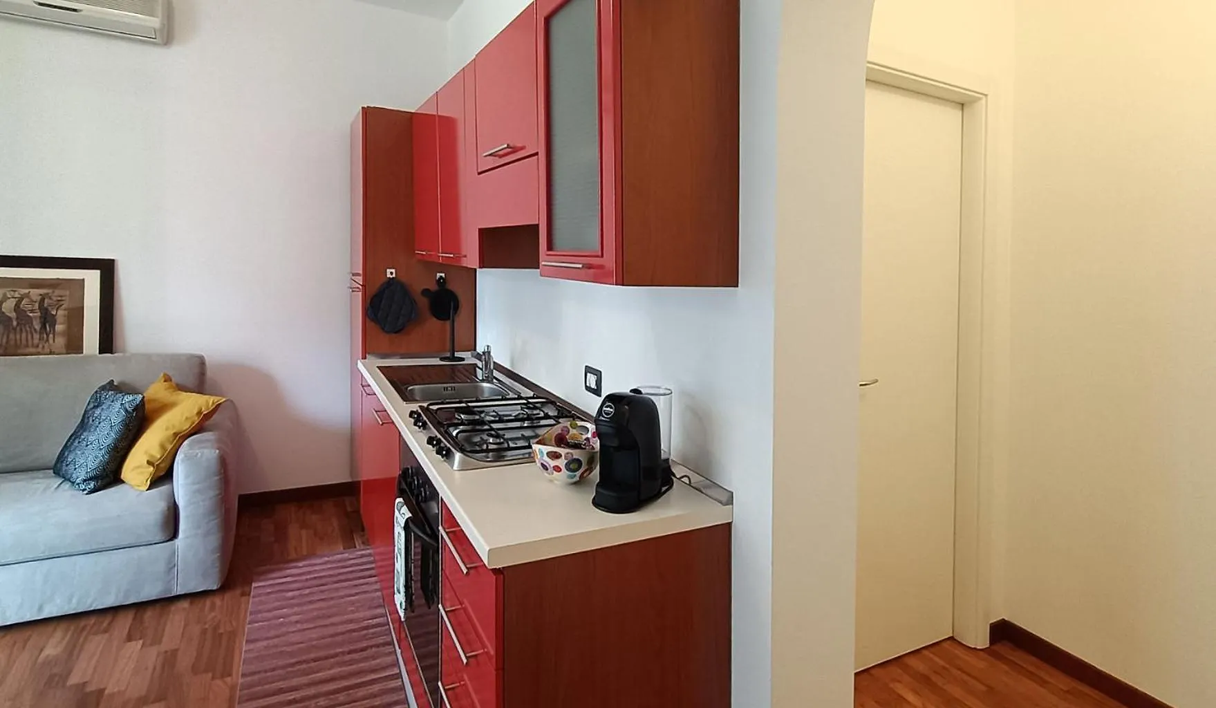 Sahi - Via Dei Ciclamini Mm1 Primaticcio, Stadio San Siro, Ospedale San Carlo Milano