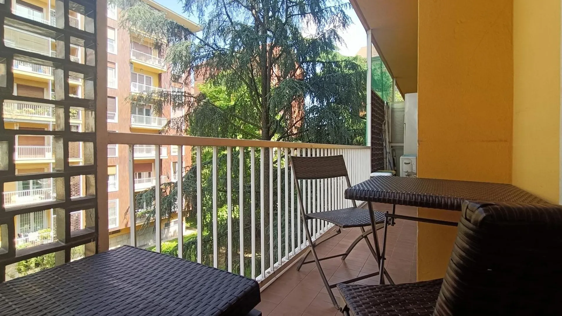 Sahi - Via Dei Ciclamini Mm1 Primaticcio, Stadio San Siro, Ospedale San Carlo Milán 0*,  Italia